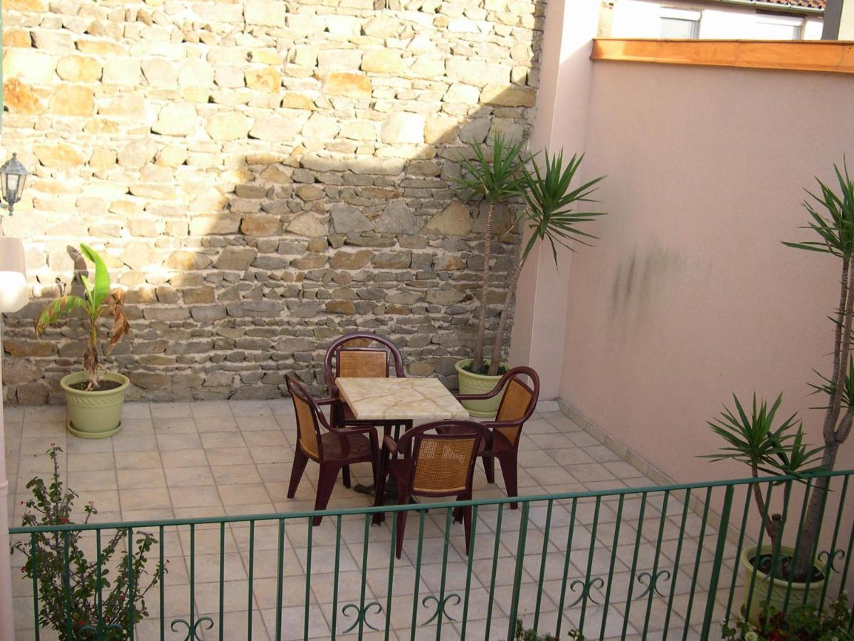 L'Ostalou Hotel Issoire Exterior photo