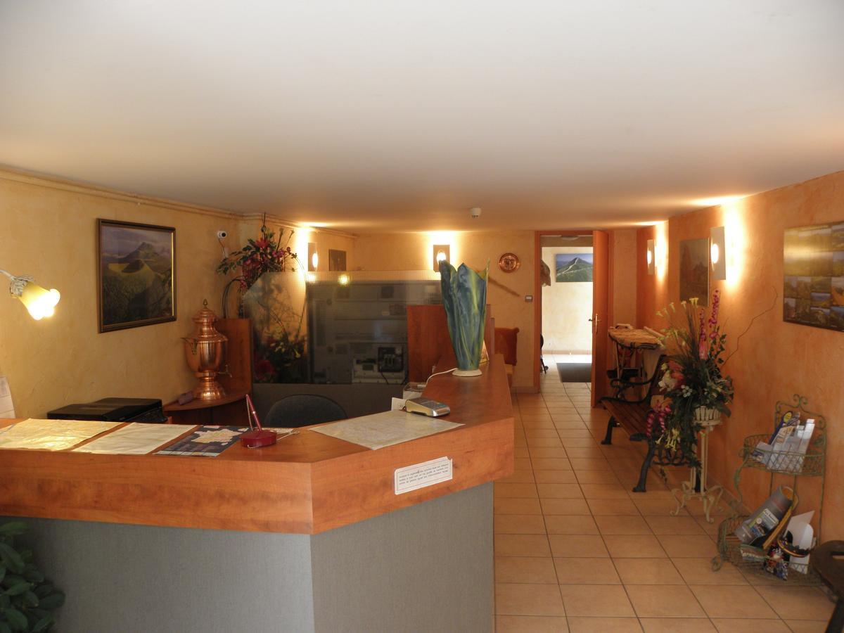 L'Ostalou Hotel Issoire Exterior photo