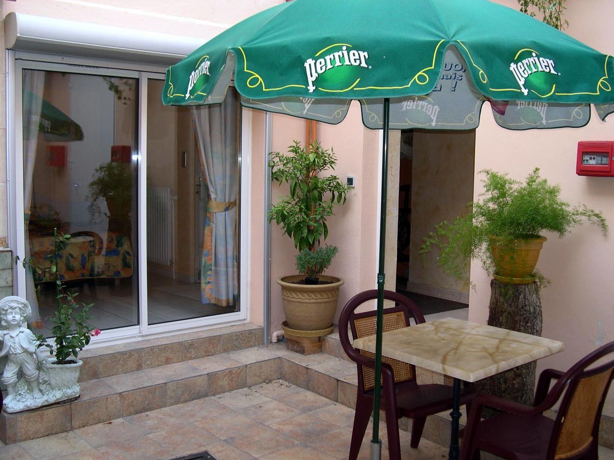 L'Ostalou Hotel Issoire Exterior photo
