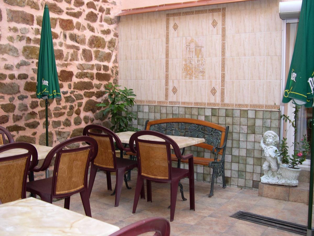 L'Ostalou Hotel Issoire Exterior photo