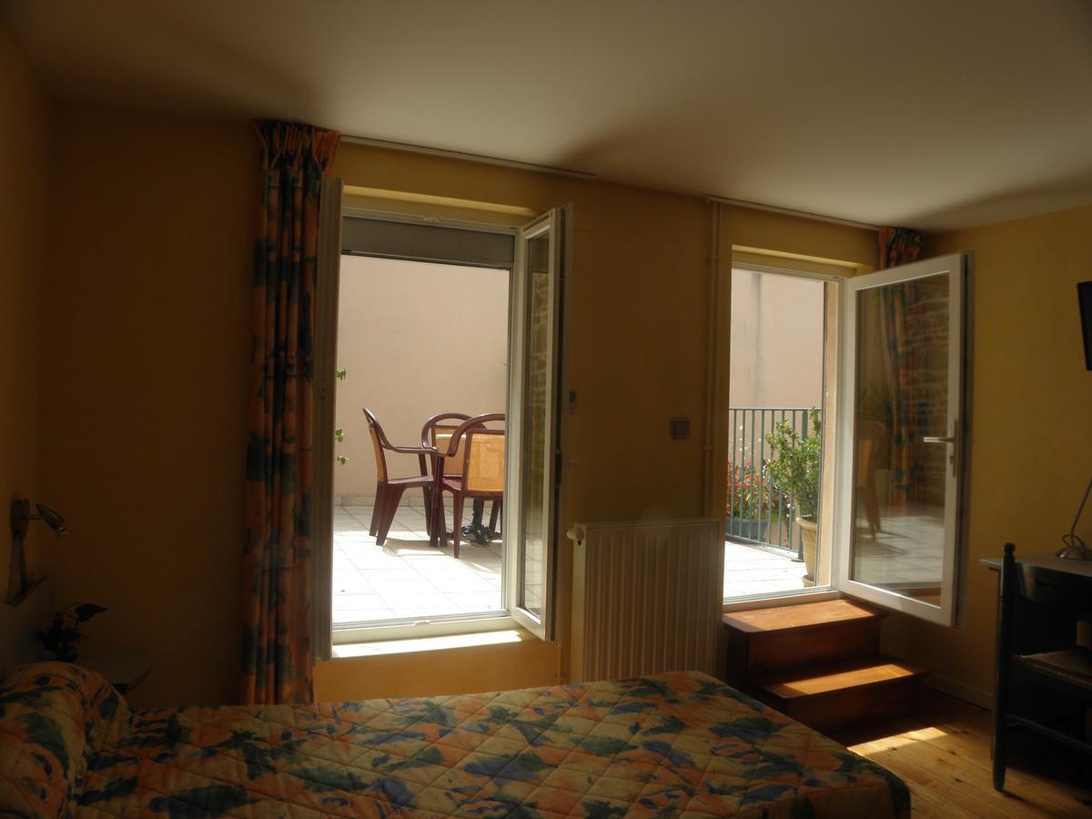 L'Ostalou Hotel Issoire Exterior photo