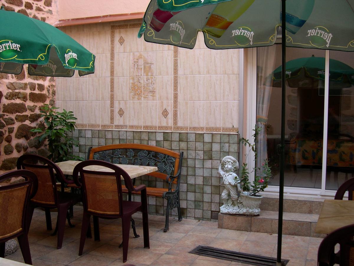 L'Ostalou Hotel Issoire Exterior photo